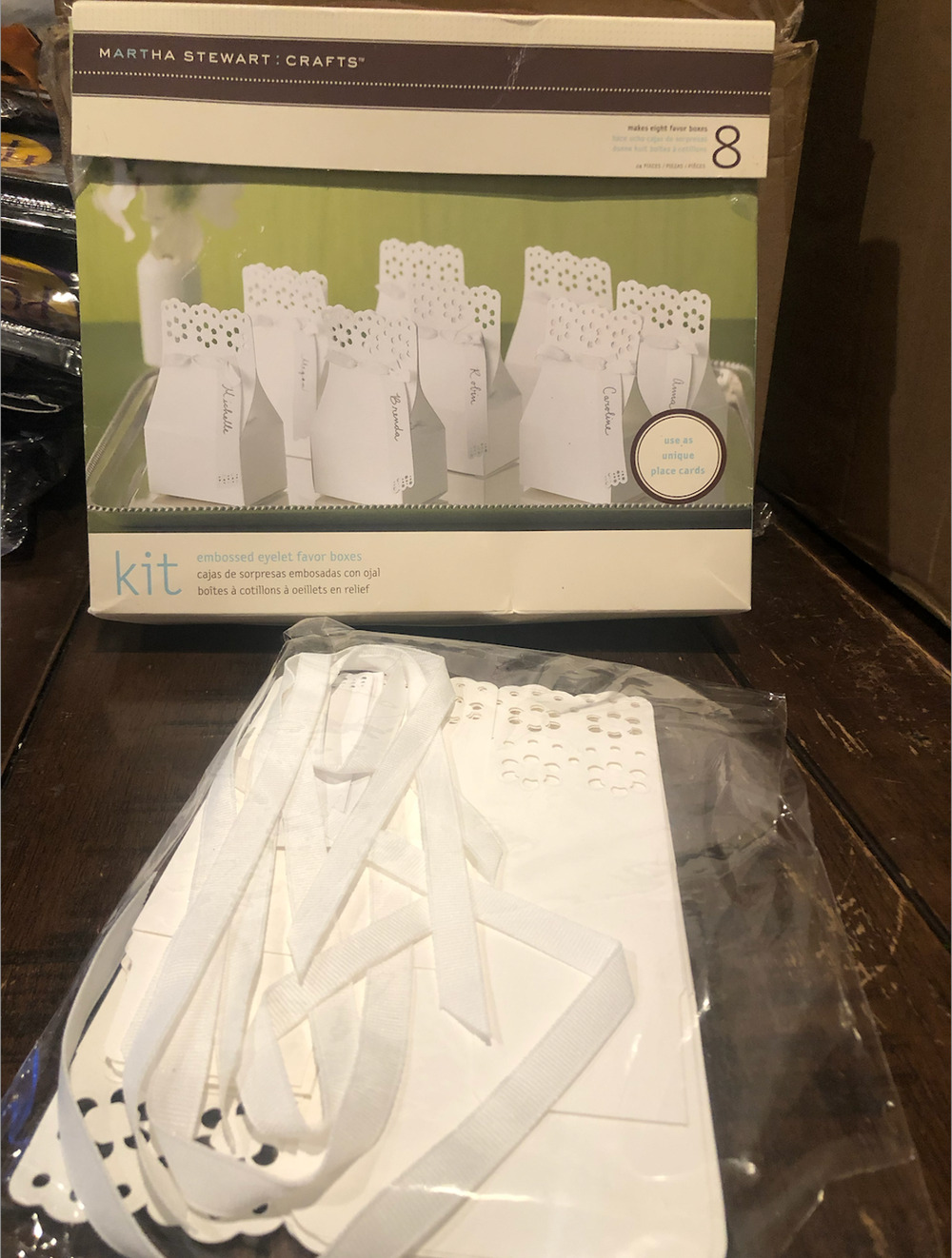 NWT MARTHA STEWART Crafts White Embossed Favor Boxes Kit of 8 Party Favor Shower